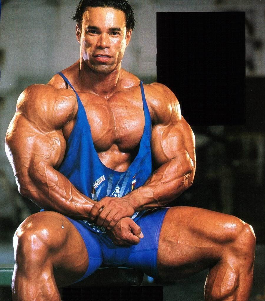 Kevin Levrone going heavy!